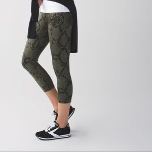 Lululemon Wunder Under Crop III. Size 4